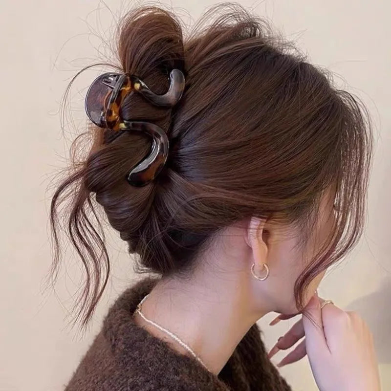Skulpturale Haarklammer im Wave- & Flower-Design – modernes Statement-Haaraccessoire