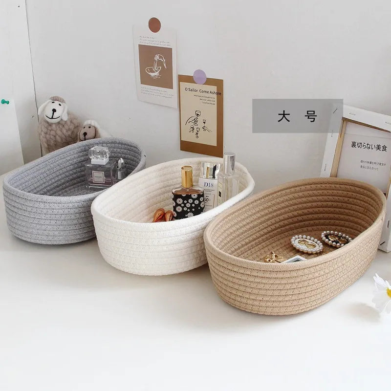 Sora Aufbewahrungskorb als dekoratives Wohnaccessoire dargestellt