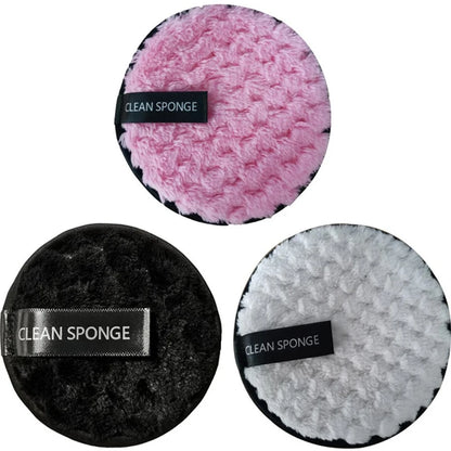 Drei Pura Make-up-Entferner Pads in verschiedenen Farben nebeneinander liegend