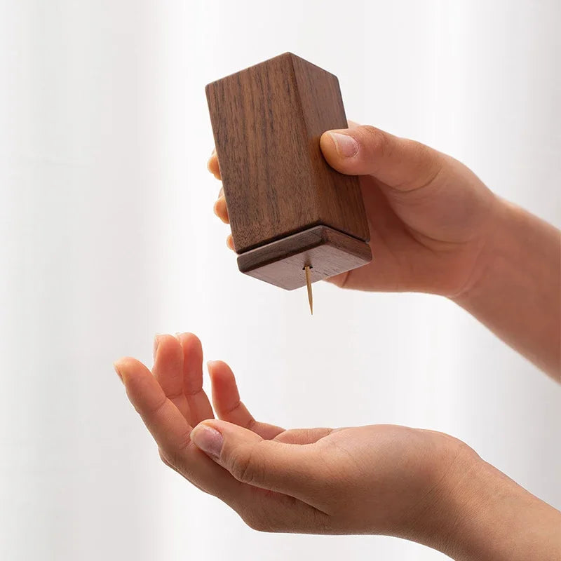 Zahnstocher Box „Walnut Magnet“