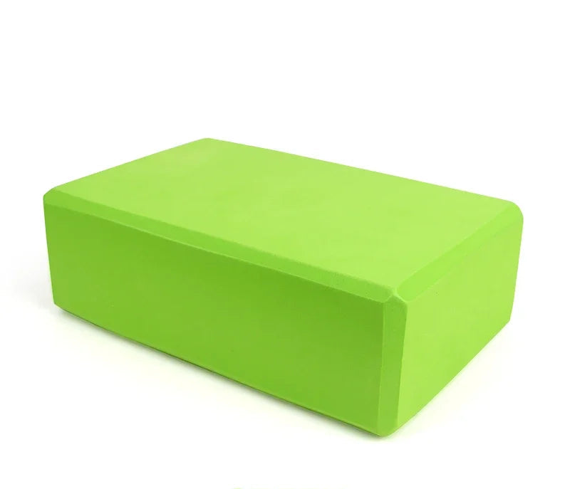 Lumo Yoga Block aus EVA-Schaum in Grün einzeln präsentiert