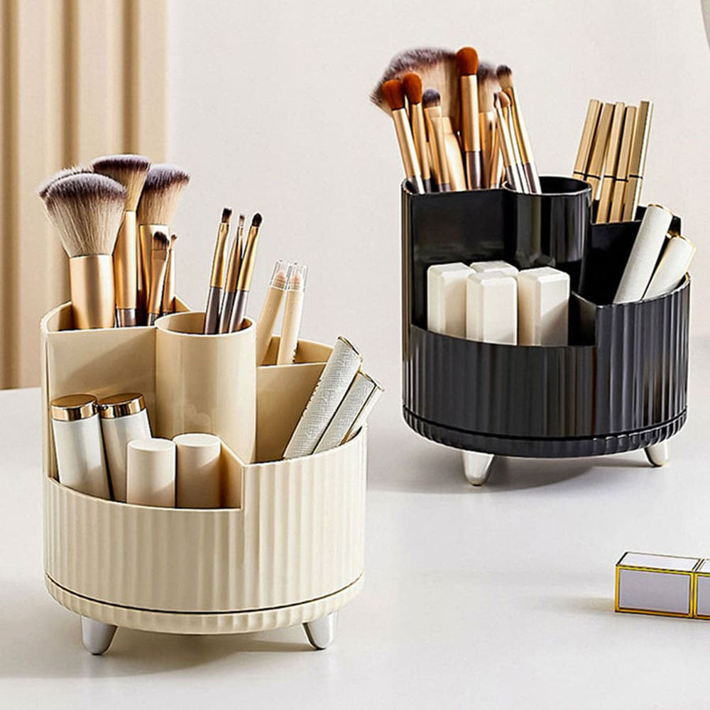 Befüllter Rotéa Kosmetik-Organizer im Badezimmer mit Beauty-Accessoires