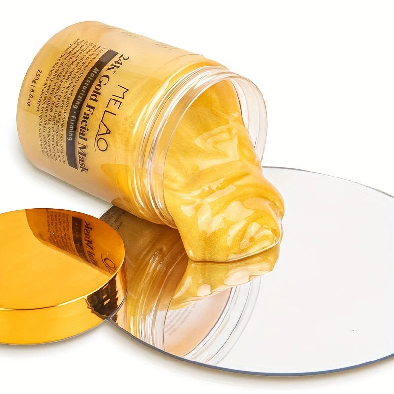 Goldene Textur der Auréne Gesichtsmaske auf Spiegeltablett arrangiert