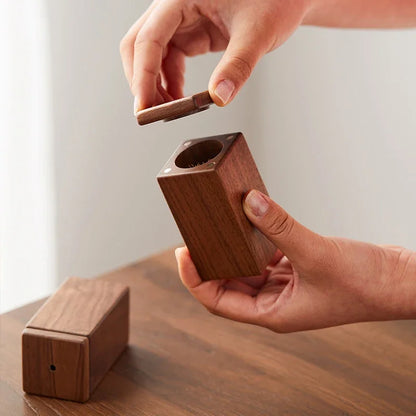 Zahnstocher Box „Walnut Magnet“