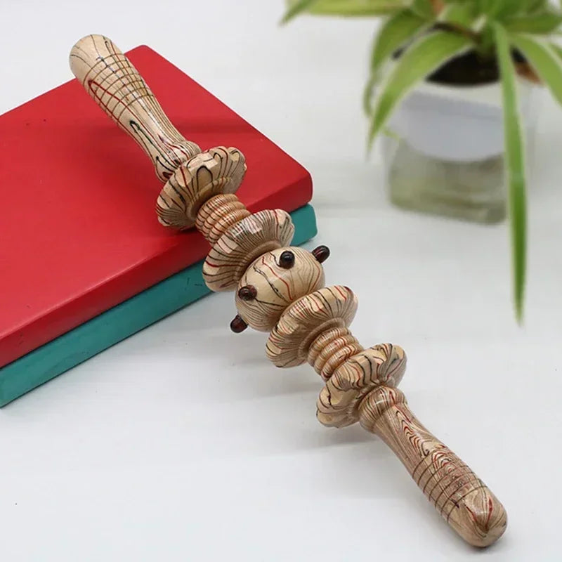 Holz-Massage­roller Deep Roll mit strukturierter Rollenform für intensivere Massage