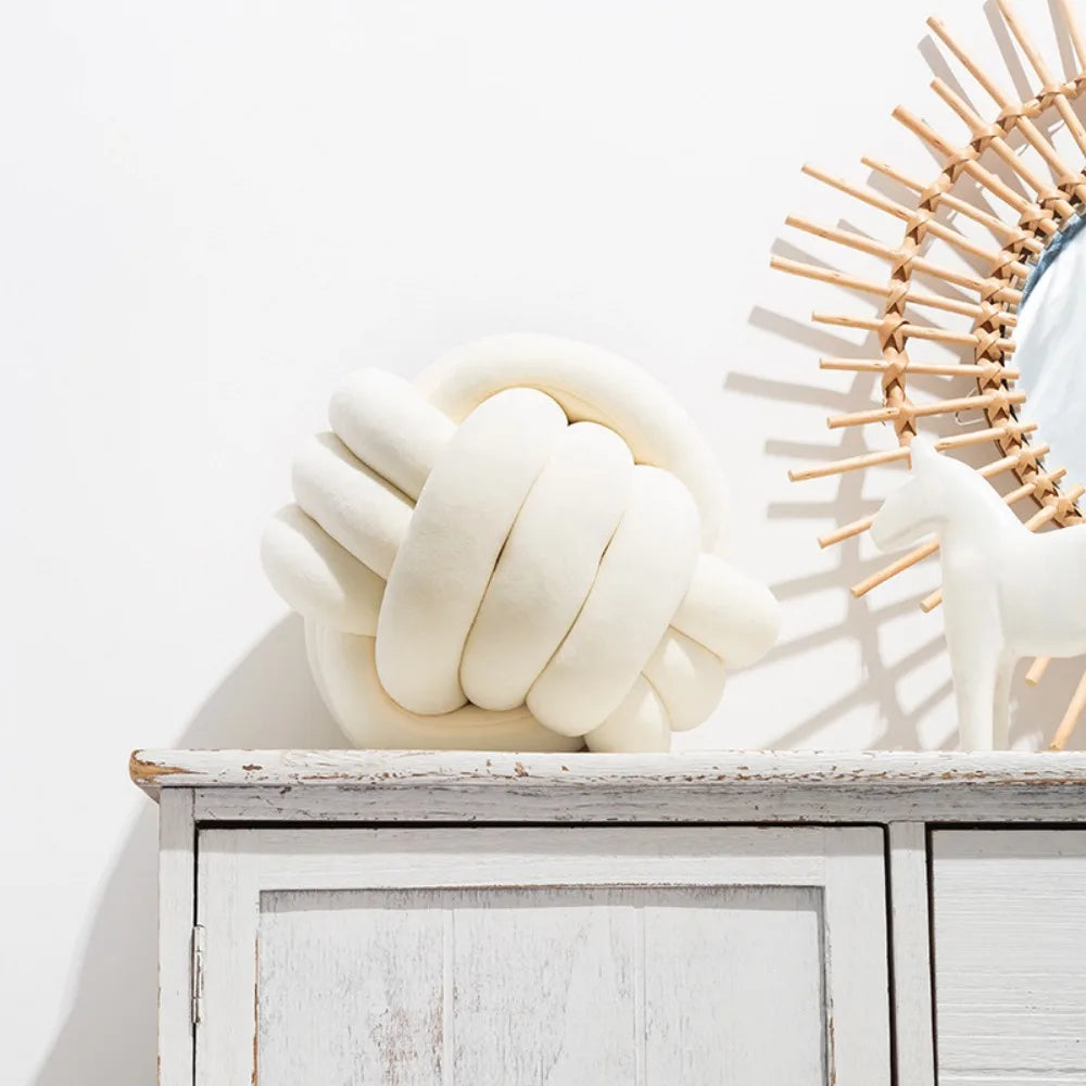 Lumé Knot Ball Kissen – Nordic Design