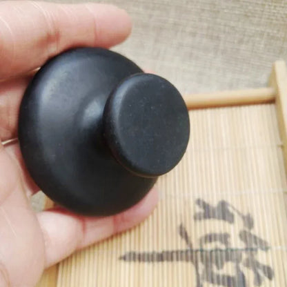 Noir Massage-Stein mit natürlicher Maserung aus nächster Nähe
