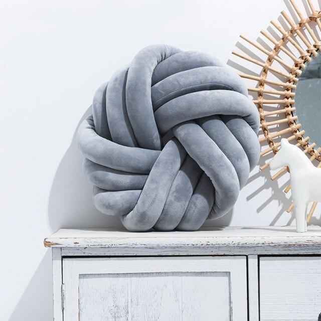 Velvet Knot Elegance