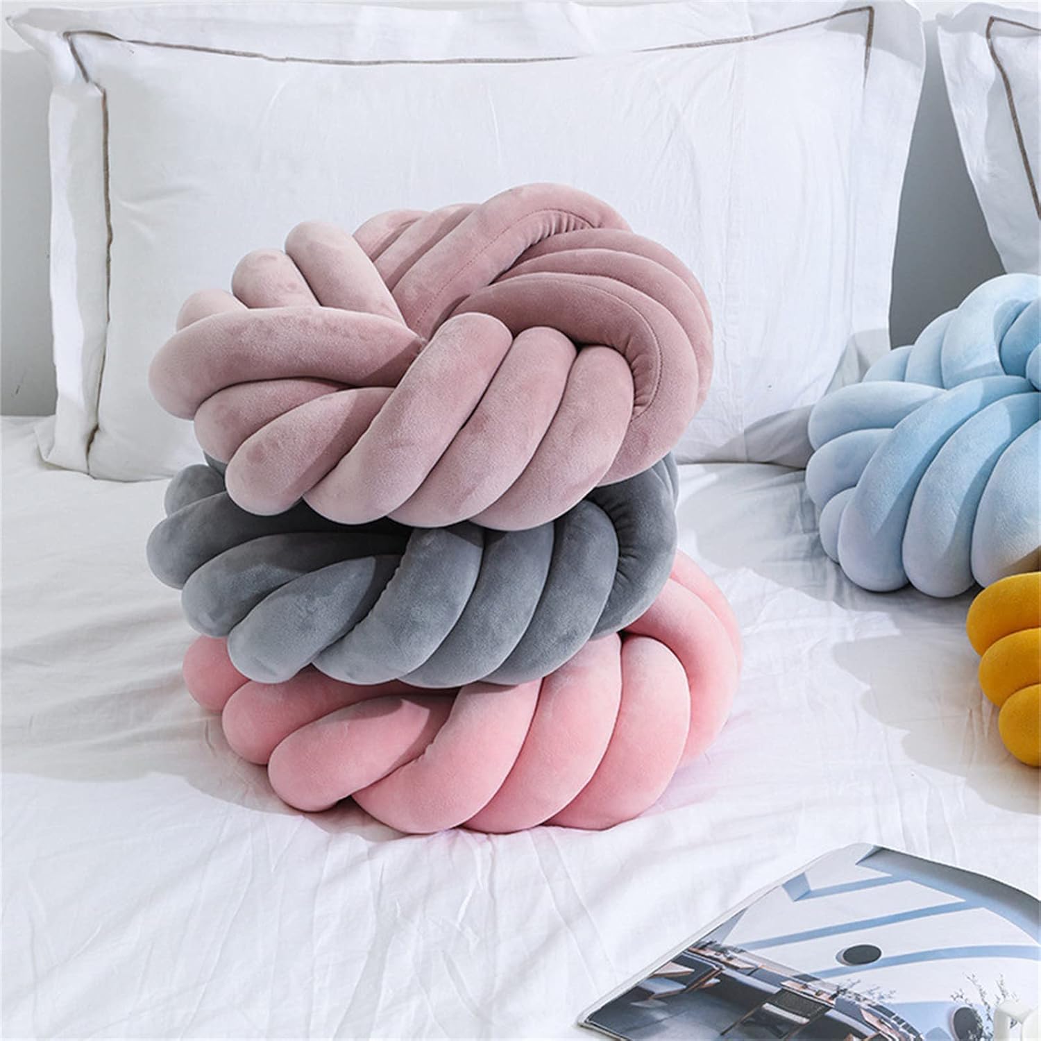 Velvet Knot Elegance